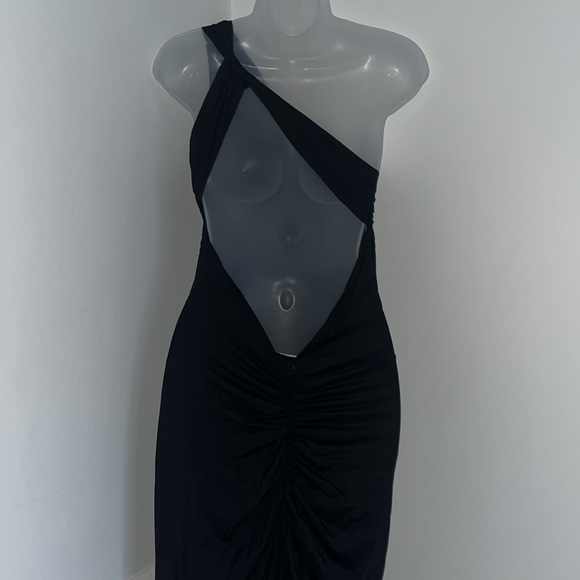 VENUS RISING BACKLESS RUCHED MAXI DRESS IN BLACK - Picture 8 of 8